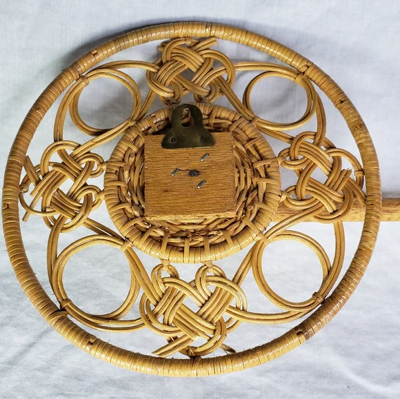 Long Vintage Wicker Towel Rack - Picture 4 of 10